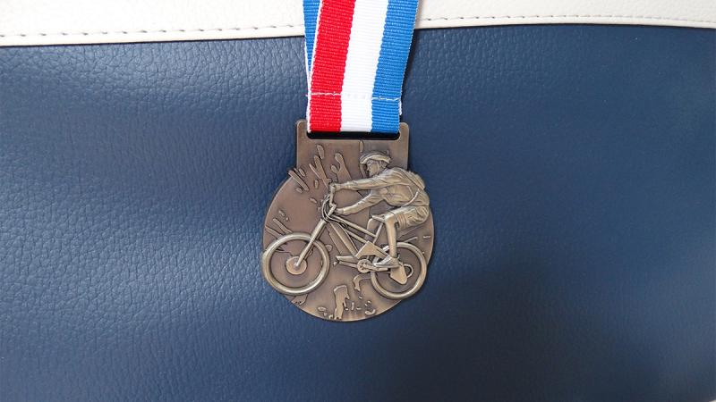 Standard cycling medal W203
